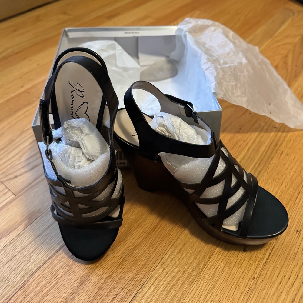 Romantic Soles Black Strappy Wedge Sandals